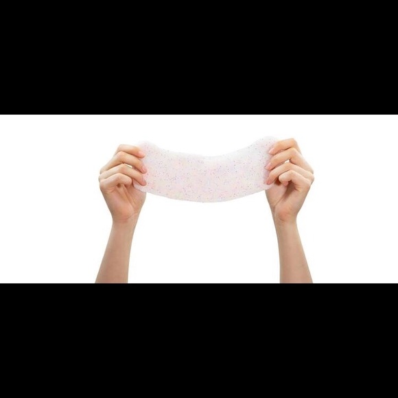 2 containers of Crazy Aaron’s thinking Putty. - Picture 3 of 3